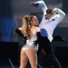 Jennifer Lopez mostra bumbum com tudo em cima durante show. Cantora cuida da alimentação há anos, e já fez dieta vegana por 22 dias