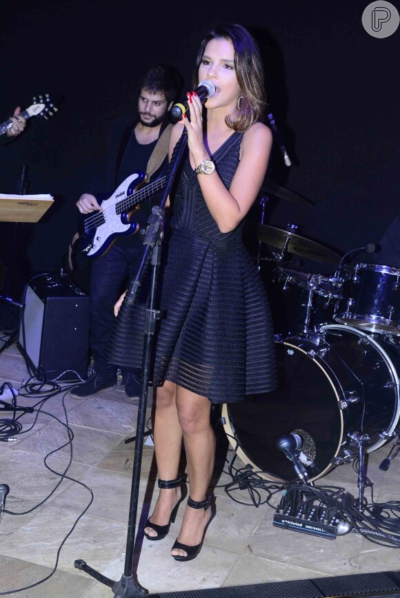 Mariana Rios canta em evento de joalheria em São Paulo, em 24 de maio de 2015