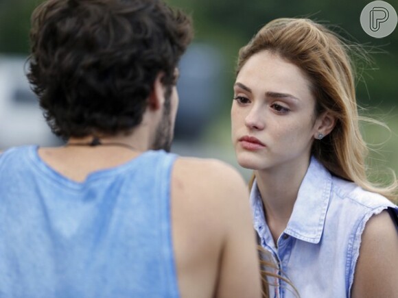 Pedro (Jayme Matarazzo) conta para Júlia (Isabelle Drummond) que se separou de Taís (Maria Flor), na novela 'Sete Vidas'