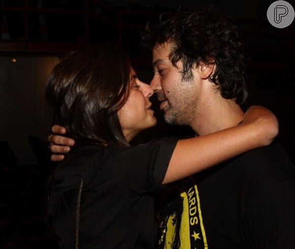 Bruno Mazzeo beija a namorada, Joana Jabace