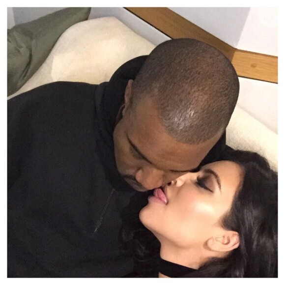 Nas redes sociais, Kim Kardashian sempre compartilha fotos em momentos íntimos com Kanye West