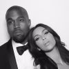 'Eu amo tanto este homem! Feliz aniversário de casamento, querido', escreveu Kim Kardashian na legenda de uma das fotos, na qual aparece ao lado do marido, Kanye West