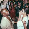 Kim Kardashian também mostrou momentos descontraídos da festa pré-casamento com Kanye West, que aconteceu na França