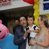 Arthur, filho de Eliana e João Bôscoli, fez 3 anos na festa temática do personagem Peppa Pig. Os pais, atualmente separados, se reuniram em um buffet de São Paulo, no dia dez de agosto de 2014