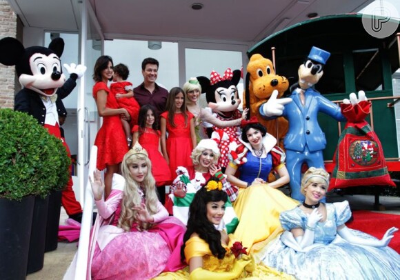 Rodrigo Faro também comemorou o aniversário da filha, Helena, de 2 anos com uma festa cheia de personagens da Disney, em São Paulo, no dia 18 de dezembro de 2014