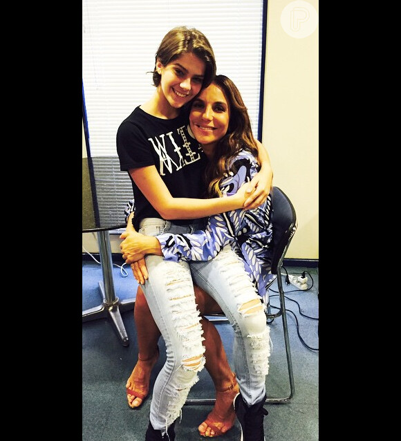 Isabella Santoni tietou Ivete Sangalo nesta terça-feira, 26 de maio de 2015, nos bastidores da TV Globo, e compartilhou um registro das duas em sua conta do Instagram