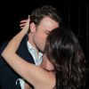 Fernanda Vasconcellos e Cássio Reis trocam beijo apaxonado após exibição do espetáculo: 'Foi Você Quem Pediu Para Eu Contar a Minha História'