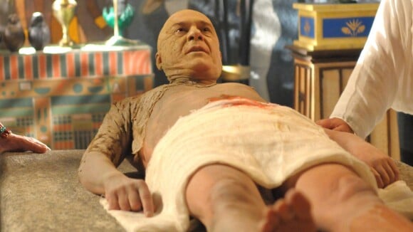 'Os Dez Mandamentos': Zécarlos Machado leva 4 horas para virar múmia. Fotos!