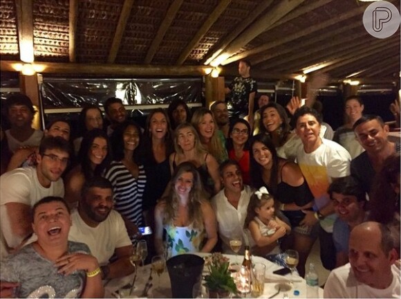 Ivete Sangalo comemora 2º dia do seu aniversário com Xuxa e grupo de amigos em resort