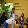 Fiorella Mattheis é homenageada com o título de madrinha da feira de adoção de animais, organizada pela Ampara Animal, na Lagoa Rodrigo de Freitas, na Zona Sul do Rio de Janeiro