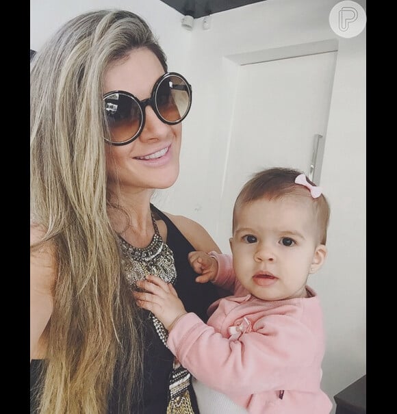 Mirella Santos publicou foto com a filha Valentina, 9 meses, e os fãs comentaram: 'Xerox do Ceará'
