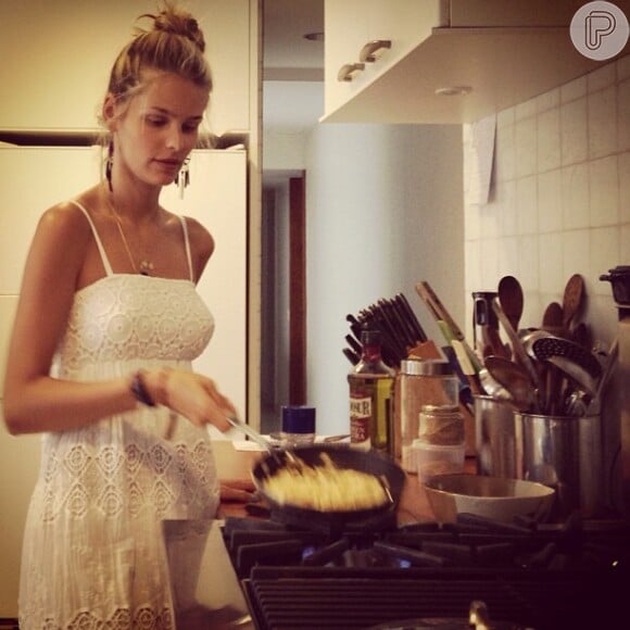 No Instagram, Yasmin Brunet já mostrou seus dotes culinários