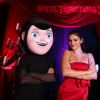 Selena Gomez ousou ao usar vestido decotado na première do filme 'Hotel Transylvânia 2', em Cancún, no México, neste domingo, 14 de junho de 2015