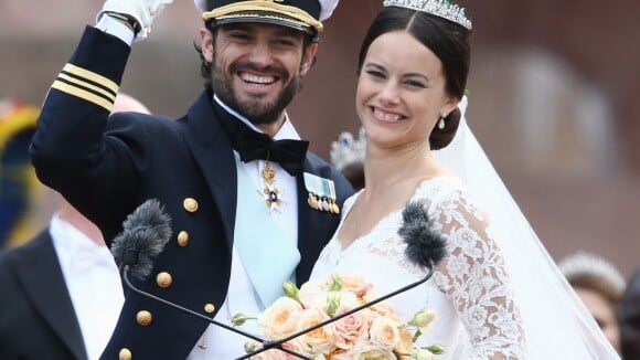 Príncipe da Suécia Carl Philip se casa com a ex-stripper Sofia Hellqvist