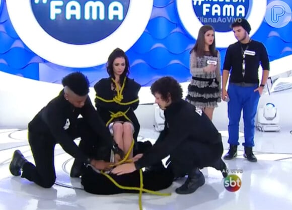 Maisa Silva assite a um número de mágica no 'Programa da Eliana'