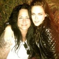 Kristen Stewart tem apoio da mãe em namoro com Alicia Cargile: 'Menina adorável'