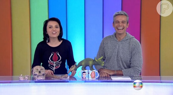 Otaviano Costa canta música do Bozo e Monica Iozzi adverte: 'Não pode, é do SBT', nesta segunda-feira, 15 de junho de 2015