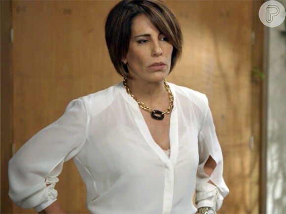 Beatriz (Gloria Pires) resolve dar um jeito de 'ajudar' Inês (Adriana Esteves) a se incriminar pela morte de Cristóvão (Val Perré), na novela 'Babilônia'