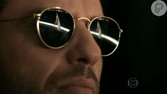 Angel (Camila Queiroz) foi observada sob as lentes atentas de Alex (Rodrigo Lombardi)