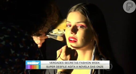 No 'Vídeo Show', Camila Queiroz mostra maquiagem feita para o 1º desfile de 'Verdades Secretas'