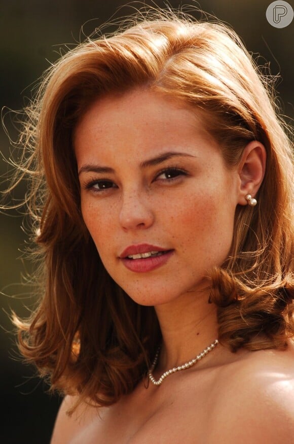 A atriz fez sua estreia na Globo em 2005, na novela 'Belíssima', quando apareceu com os fios curtos e loiros na altura dos ombros