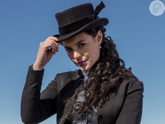 Paolla Oliveira mudou o visual novamente para interpretar a vilã Melissa na novela 'Além do Tempo', da Rede Globo