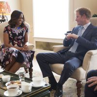 Príncipe Harry recebe Michelle Obama para um chá e elogia as filhas: 'Encantado'