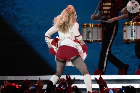 Madonna pergunta ao público se está gostosa