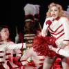 Madonna dança no palco do show