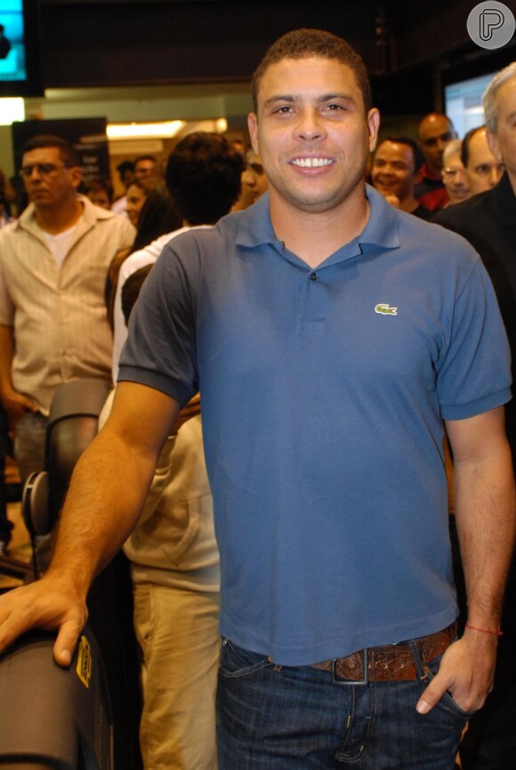 Ronaldo vai virar enredo da escola de samba Gaviões da Fiel, no Carnaval de 2014, segundo informações do jornal 'Agora', no último domingo, 9 de junho de 2013