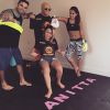 Anitta em seu treino de muay thai com tatame personalizado