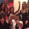 Zilu comemora a estreia do programa 'Assim Somos' ao lado da diretora Marlene Mattos e das apresentadoras Adriana Sorrentino e Karol Veiga