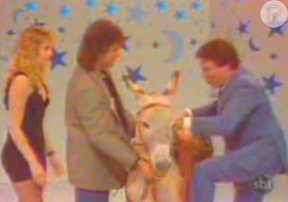 Silvio Santos tentou montar em um burrinho no programa 'Show de Prêmios'