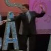Silvio Santos brincou de dançar lambada com Flôr durante o 'Qual é a Música'