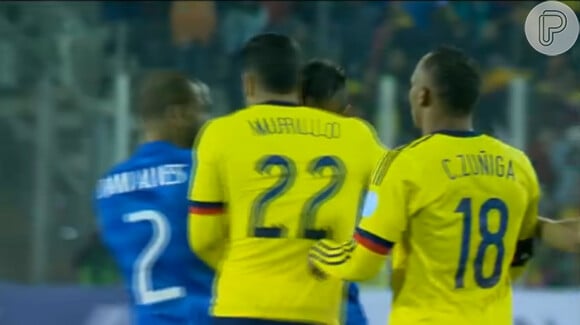 Neymar dá cabeçada em zagueiro Murillo