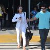 A atriz Bruna Marquezine apostou num look todo branco para desembarcar no aeroporto Santos Dumont, no Rio de Janeiro, nesta quinta-feira, 18 de junho de 2015