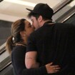 Preta Gil e o marido, Rodrigo Godoy, trocam beijos em noite de compras no Rio