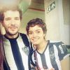 Sophie Charlotte e Daniel de Oliveira param para tirar foto com fã durante jogo do Atlético-MG no Estádio Mineirão