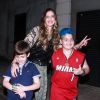 uciana Cardoso, mulher de Fausto Silva, posou para fotos ao lado dos filhos João Guilherme, de 11 anos, e Rodrigo, de 7