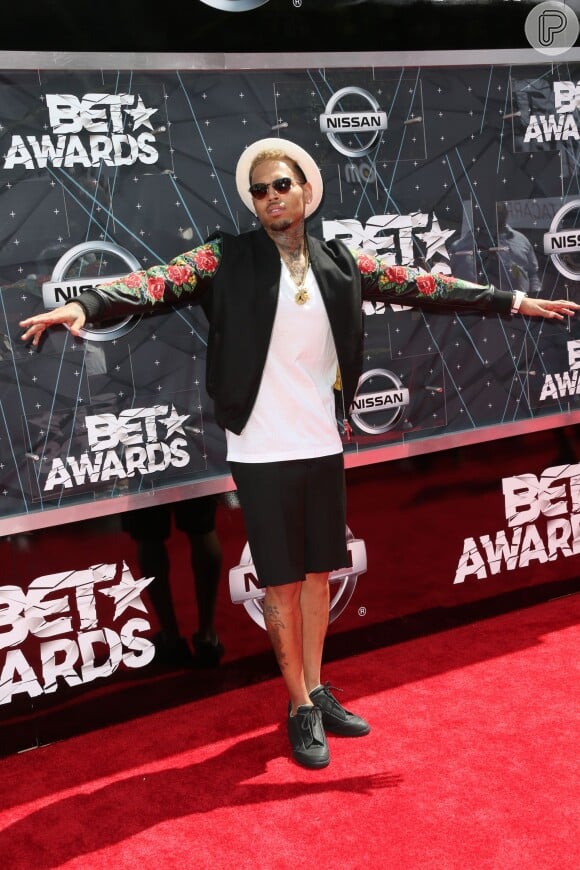 Chris Brown também se apresentou no BET Awards 2015 e levou o prêmio de Melhor Artista Masculino de R&B/Pop