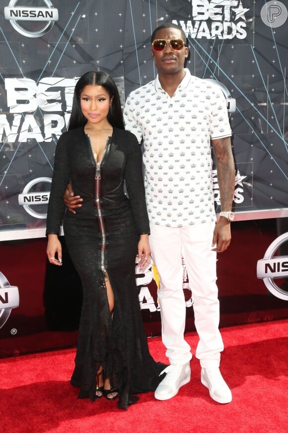 Nicki Minaj posa ao lado do namorado Meek Mill no BET Awards 2015