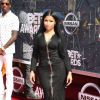 Nicki Minaj usou vestido Givenchy e sapatos Tom Ford para o BET Awards 2015