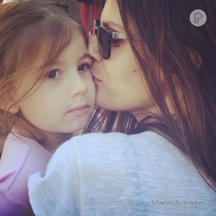 Carol Francischini compartilha nas redes sociais várias fotos ao lado da filha, Valentina