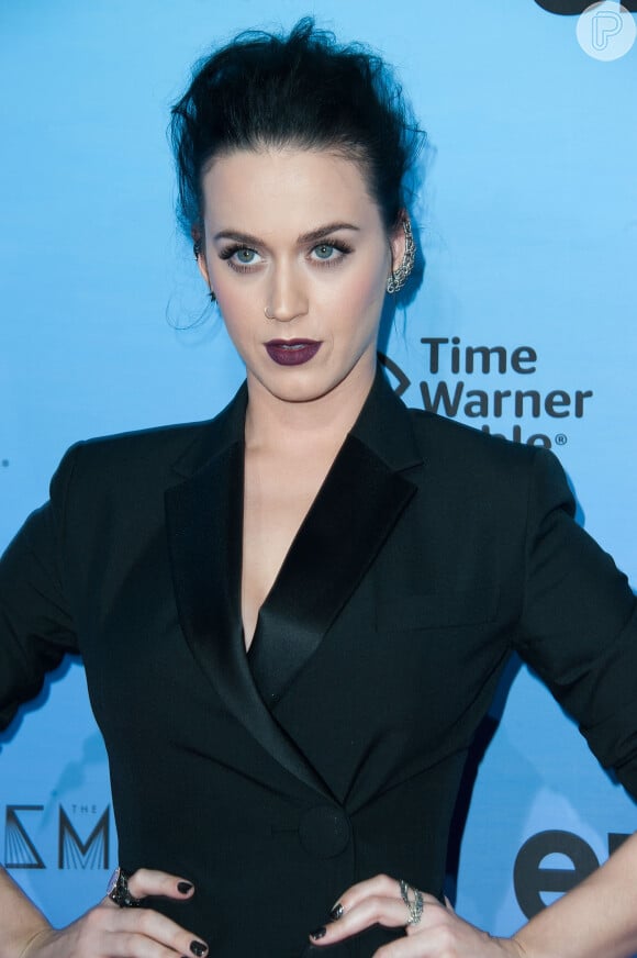 Katy Perry ficou em terceiro lugar na lista de celebridades que mais faturaram no último ano. A cantora arrecadou nada menos do que US$ 135 milhões, o equivalente a R$ 422 milhões