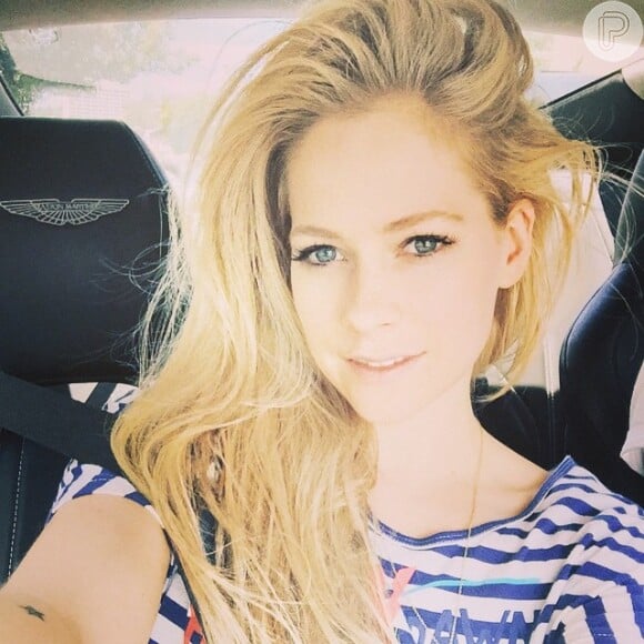 Avril Lavigne ganha mensagens positivas de fãs: 'Força','continue firme', escreveram admiradores após artista dizer está melhor
