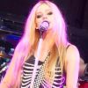Avril Lavigne pediu orações aos fãs antes de ser diagnosticada com Doença de Lyme. Em entrevista a TV norte-americana, cantora agradeceu carinho de admiradores