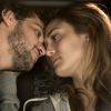 Júlia (Isabelle Drummond) fica balançada após beijar Pedro (Jayme Matarazzo) e para fugir do que ainda sente por ele resolve ir embora do Brasil com Felipe (Michel Noher), na novela 'Sete Vidas'
