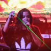 Anitta usou laser para escolher o fã que subiria ao palco