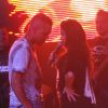 Anitta dançou de forma sensual com fã durante show realizado em boate de São Paulo