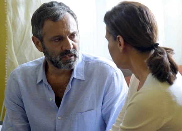 Miguel (Domingos Montagner) supera seu trauma e a culpa pela morte da mãe quando Luzia (Susana Ribeiro) conta que o pai dele realmente abusou dela sexualmente, na novela 'Sete Vidas'